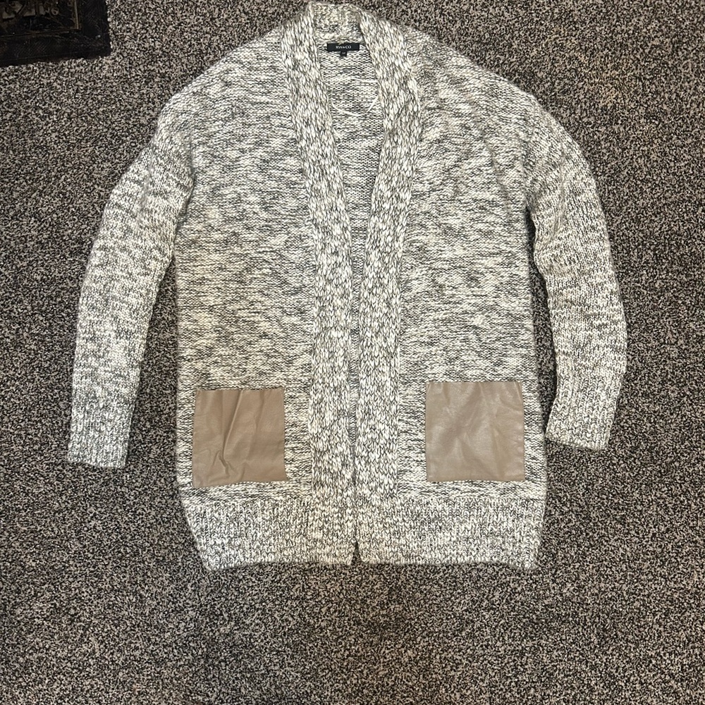 RW&CO. Gray and Tan Chunky Knit Cardigan